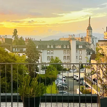 Rooftop Panoramique Avec Vue Sur Les Pyrenees * 波城