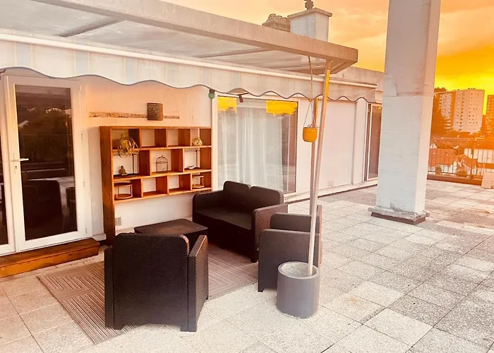 Rooftop Panoramique Avec Vue Sur Les Pyrenees * 波城